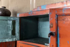 Cabinet à casiers en teck laqué rouge