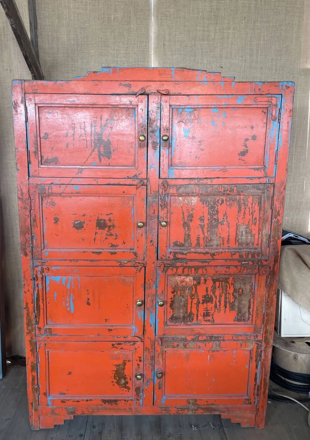 Cabinet à casiers en teck laqué rouge