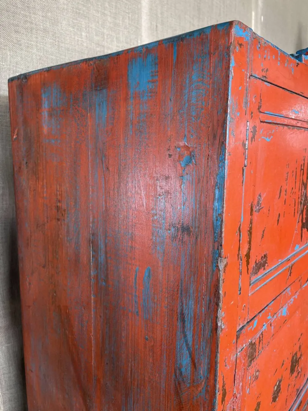 Cabinet à casiers en teck laqué rouge