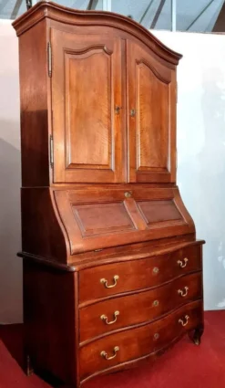 Cabinet Commode Scriban Galbée époque Louis XV En Noyer
