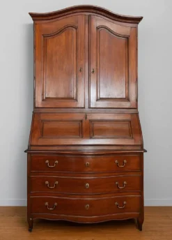 Cabinet Commode Scriban Galbée époque Louis XV En Noyer