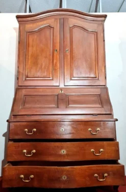 Cabinet Commode Scriban Galbée époque Louis XV En Noyer
