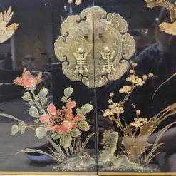 Cabinet d'affichage chinois vintage avec fleurs et oiseaux / Bohémien