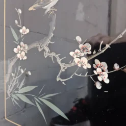 Cabinet d'affichage chinois vintage avec fleurs et oiseaux / Bohémien