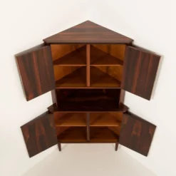 Cabinet d'angle danois des années 60 attribué à Carlo Jansen.