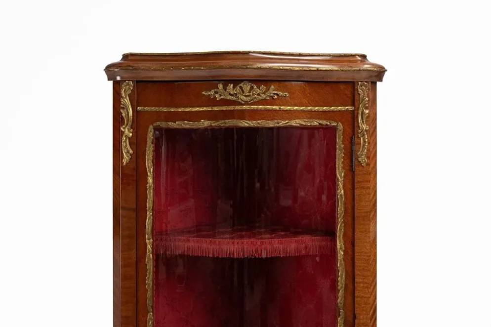Cabinet d'angle de style Louis XV en verre cintré, 1950