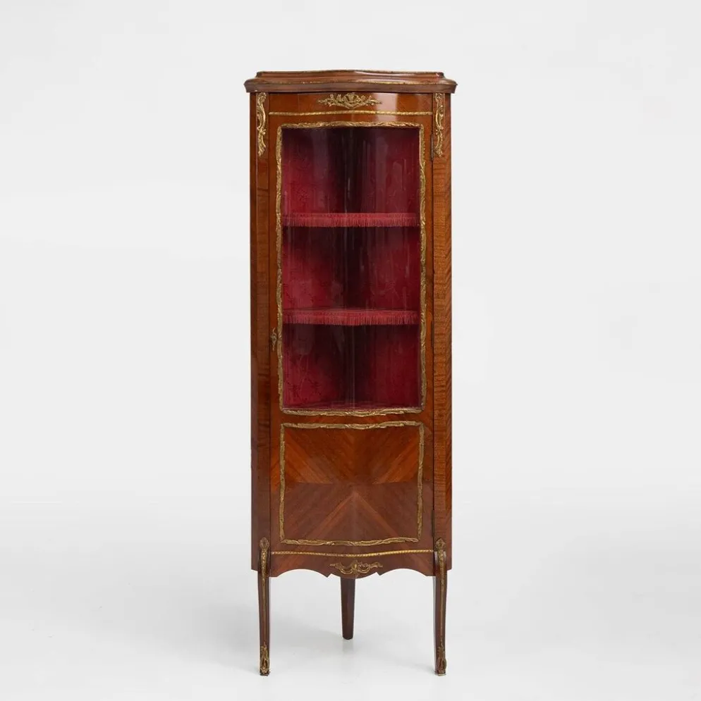 Cabinet d'angle de style Louis XV en verre cintré, 1950