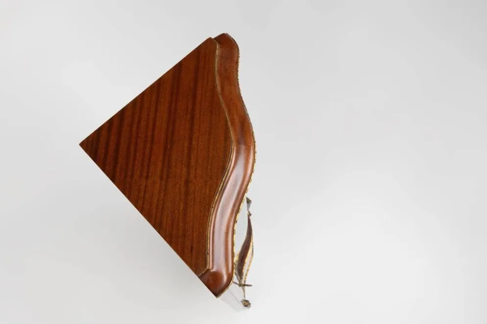 Cabinet d'angle de style Louis XV en verre cintré, 1950