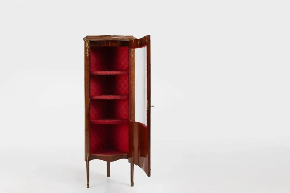 Cabinet d'angle de style Louis XV en verre cintré, 1950