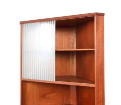 Cabinet d'angle en teck danois vintage avec vitrine, années 1960