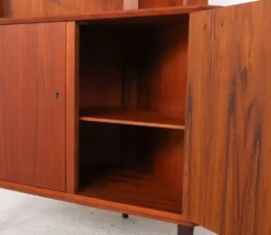 Cabinet d'angle en teck danois vintage avec vitrine, années 1960