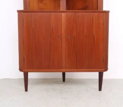 Cabinet d'angle en teck danois vintage avec vitrine, années 1960