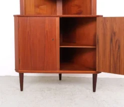 Cabinet d'angle en teck danois vintage avec vitrine, années 1960