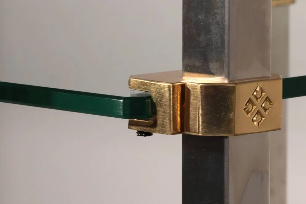 Cabinet d'angle Peter Ghyczy 1970 – modèle R16 emblématique en acier inoxydable et laiton