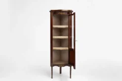 Cabinet d'angle vintage de style Louis XV français avec verre cintré, 195