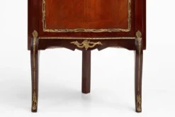 Cabinet d'angle vintage de style Louis XV français avec verre cintré, 195
