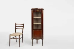 Cabinet d'angle vintage de style Louis XV français avec verre cintré, 195