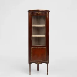 Cabinet d'angle vintage de style Louis XV français avec verre cintré, 195