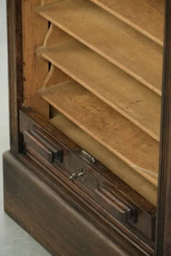 Cabinet d'archive antique anglais avec porte à enroulement en chêne du 20ème siècle