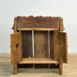 Cabinet d'art populaire roumain, vers 1950