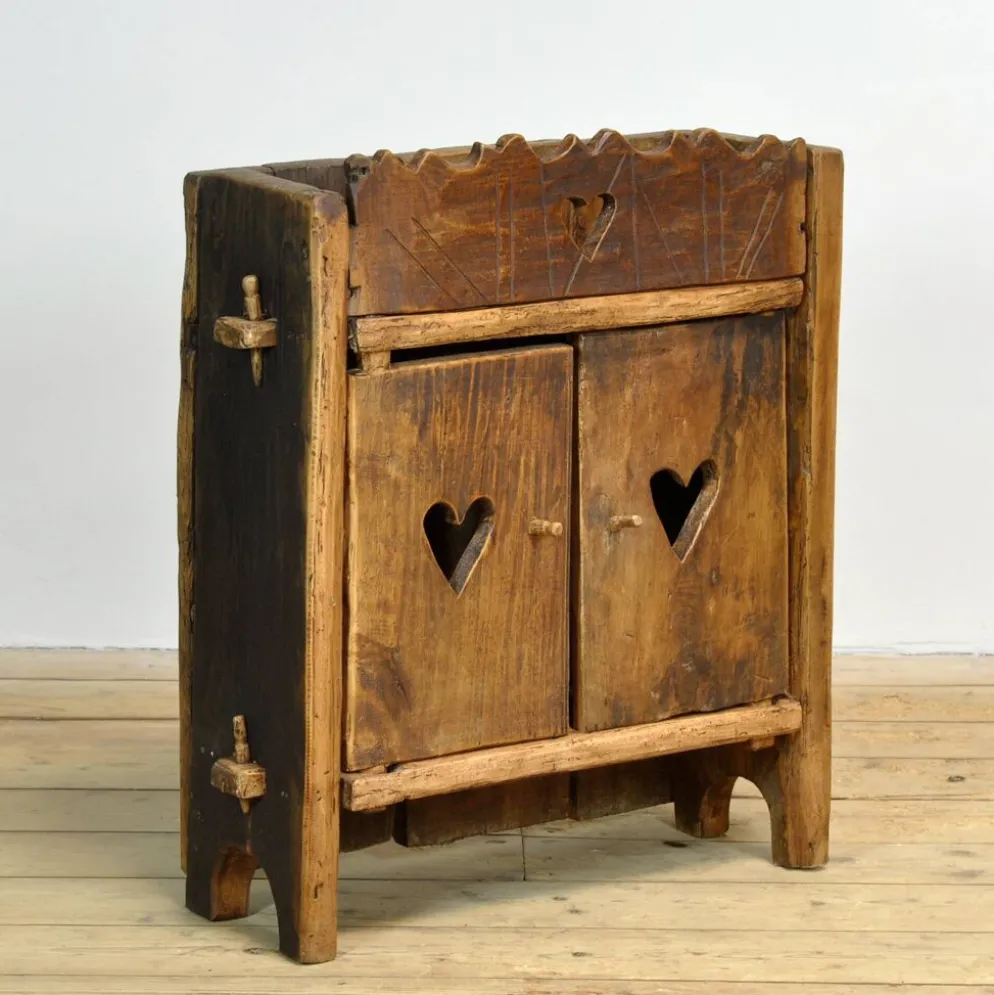 Cabinet d'art populaire roumain, vers 1950