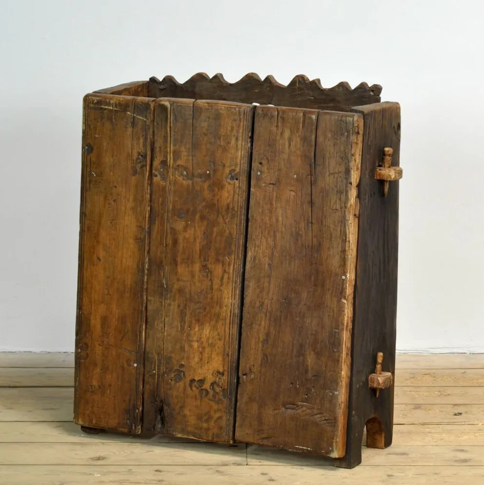 Cabinet d'art populaire roumain, vers 1950