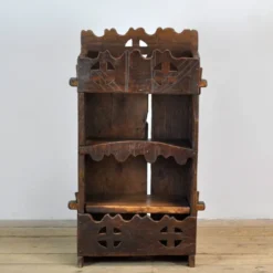 Cabinet d'art populaire roumain, vers 1950