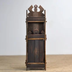 Cabinet d'art populaire roumain, vers 1950