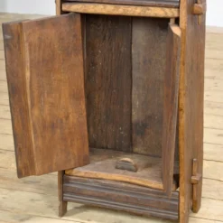 Cabinet d'art populaire roumain, vers 1950