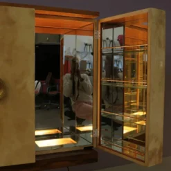 Cabinet de bar Aldo Tura en peau de chèvre sur piédestal, années 1960