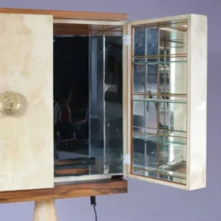 Cabinet de bar Aldo Tura en peau de chèvre sur piédestal, années 1960