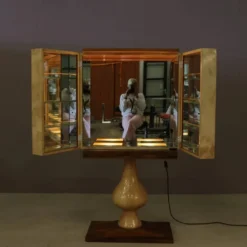 Cabinet de bar Aldo Tura en peau de chèvre sur piédestal, années 1960