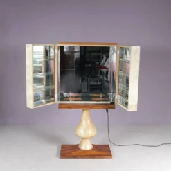 Cabinet de bar Aldo Tura en peau de chèvre sur piédestal, années 1960