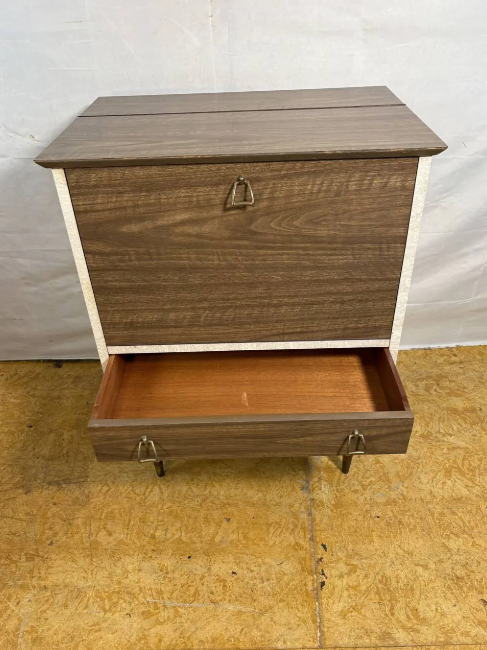 Cabinet de bar cocktail en teck et stratifié rétro des années 50-60