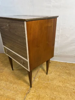Cabinet de bar cocktail en teck et stratifié rétro des années 50-60