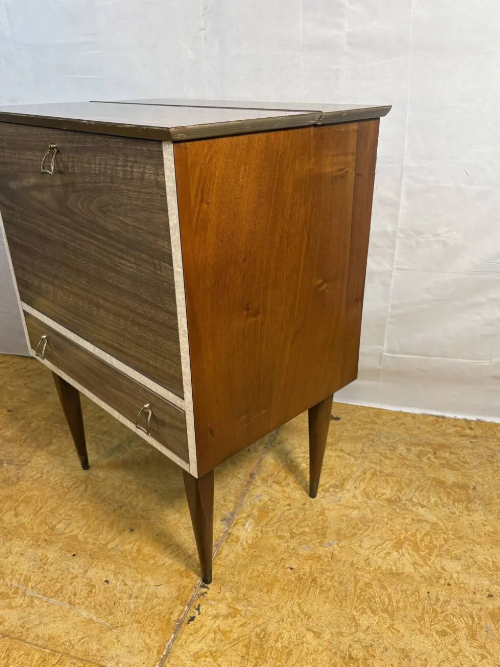Cabinet de bar cocktail en teck et stratifié rétro des années 50-60