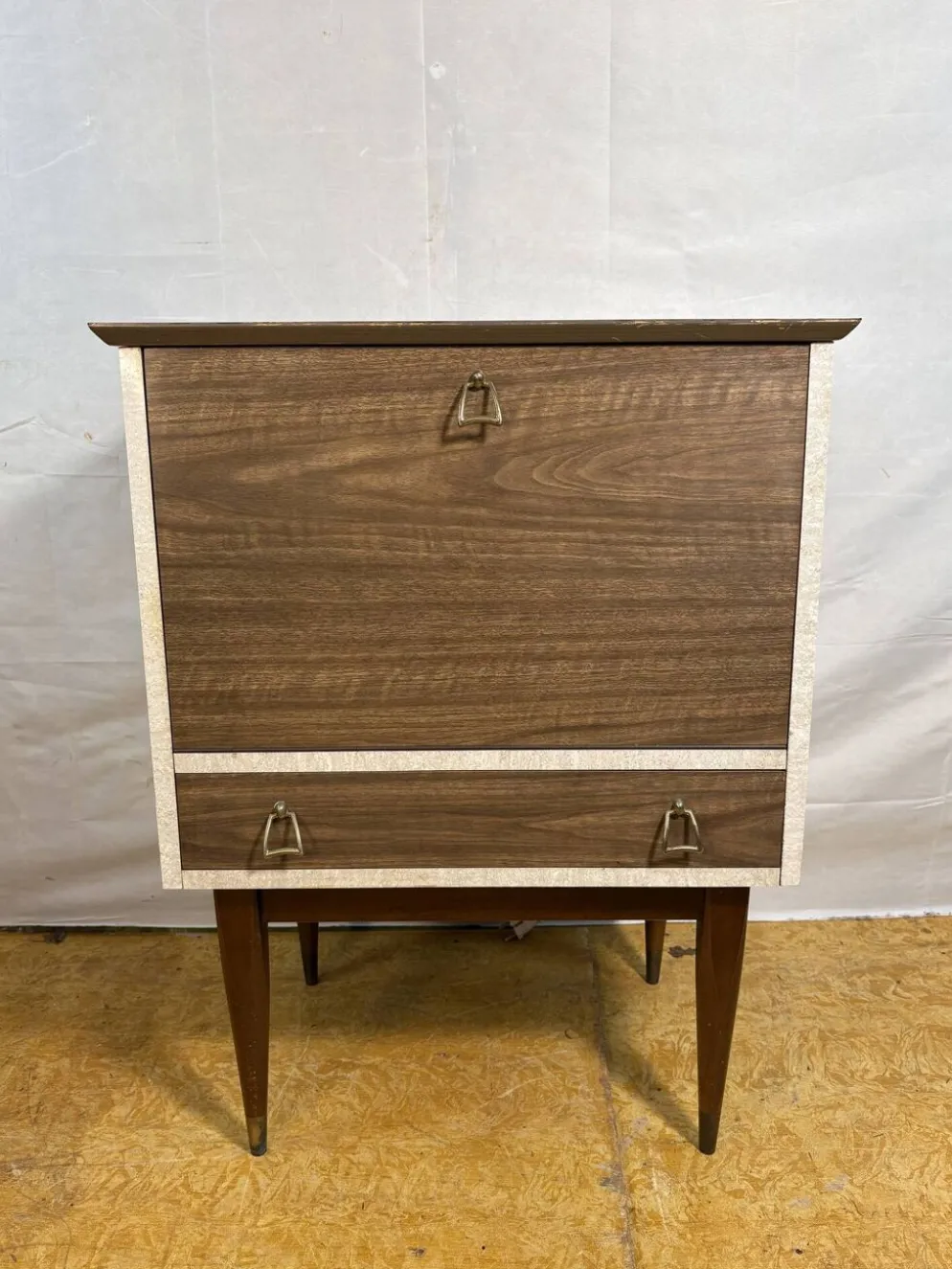Cabinet de bar cocktail en teck et stratifié rétro des années 50-60