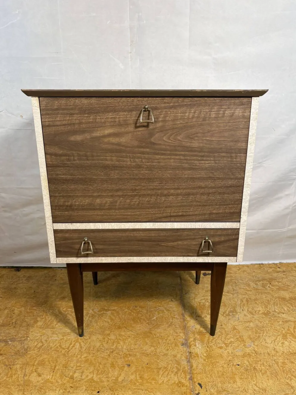 Cabinet de bar cocktail en teck et stratifié rétro des années 50-60