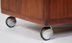 Cabinet de bar en palissandre danois par Illum Wikkelsø, années 1960