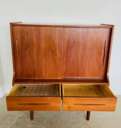 Cabinet de bar en teck danois vintage des années 1960