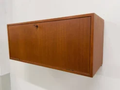 Cabinet de bar en teck par Kai Kristiansen pour Feldballes, années 1960.