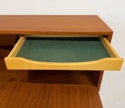 Cabinet de bar en teck par Kai Kristiansen pour Feldballes, années 1960.