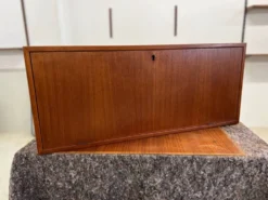 Cabinet de bar en teck par Kai Kristiansen pour Feldballes, années 1960.