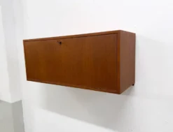 Cabinet de bar en teck par Kai Kristiansen pour Feldballes, années 1960.