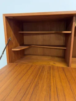 Cabinet de bar en teck par Kai Kristiansen pour Feldballes, années 1960.