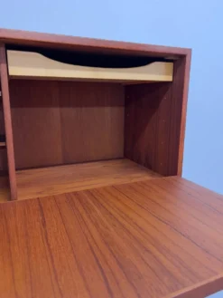 Cabinet de bar en teck par Kai Kristiansen pour Feldballes, années 1960.