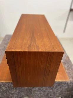 Cabinet de bar en teck par Kai Kristiansen pour Feldballes, années 1960.
