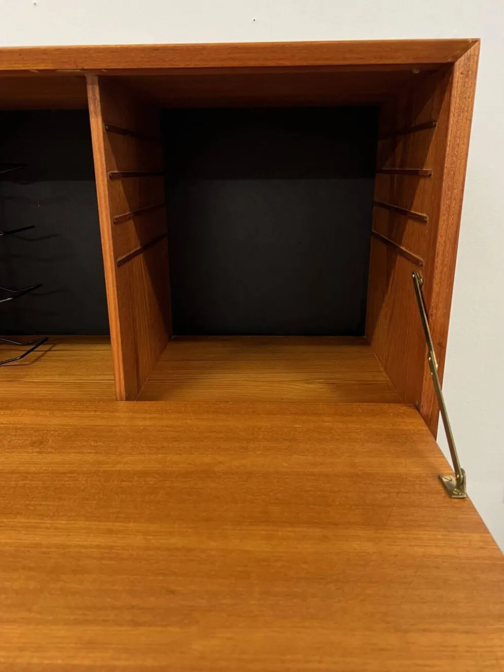 Cabinet de bar en teck par Poul Cadovius pour Cado, années 1960.
