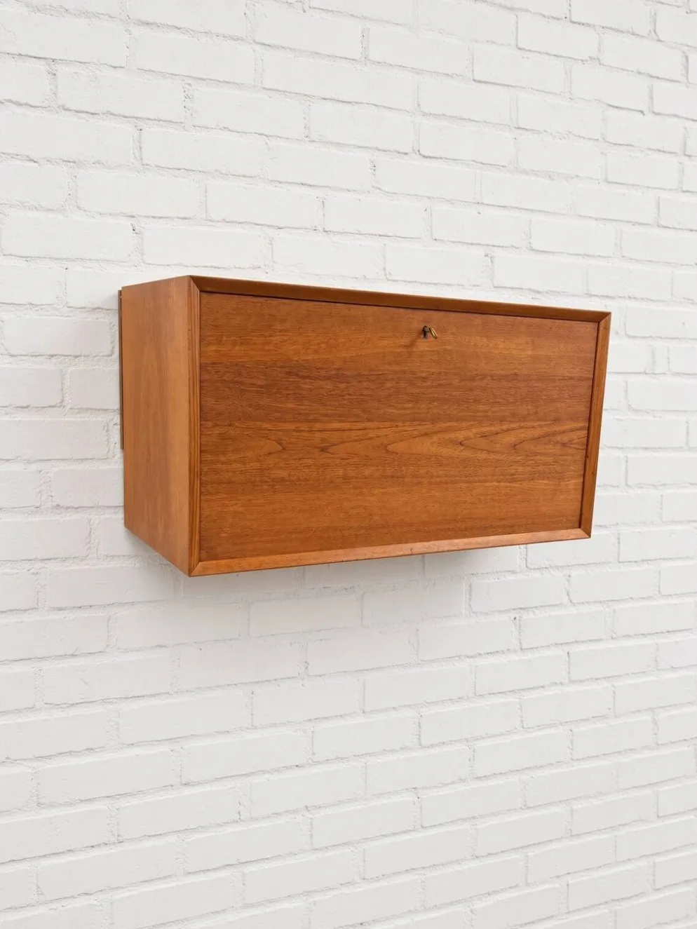 Cabinet de bar en teck par Poul Cadovius pour Cado, années 1960.