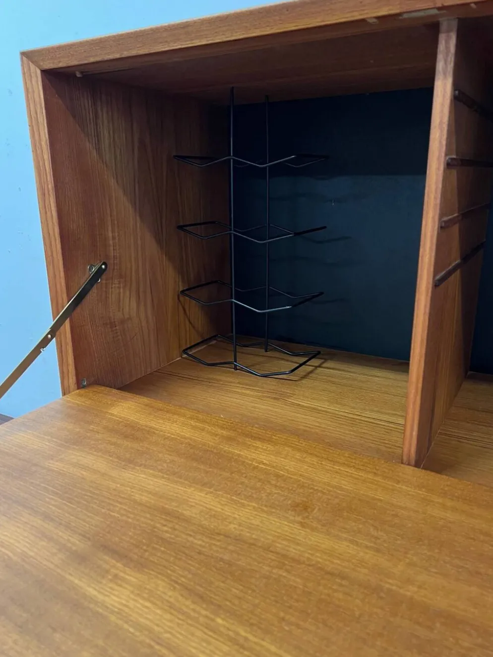 Cabinet de bar en teck par Poul Cadovius pour Cado, années 1960.
